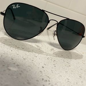 Ray-Ban Black Aviator Unisex Glasses